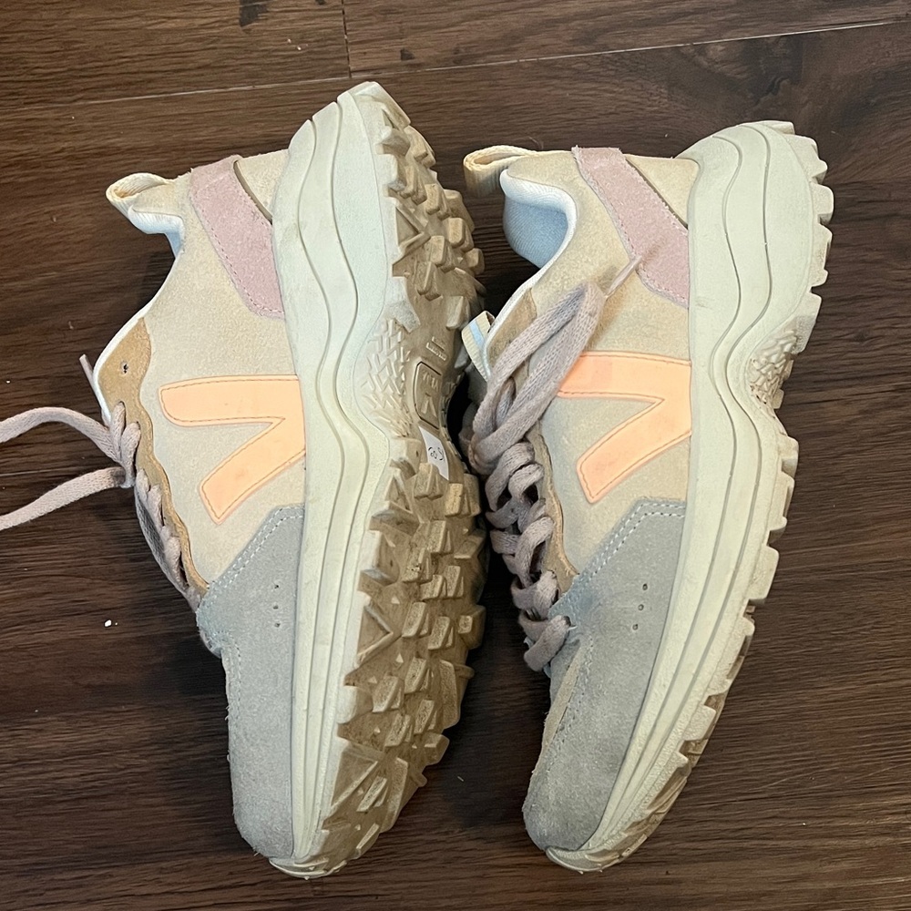 Veja Venturi suede sneakers in the Almond Peach Multicolor colorway size 7